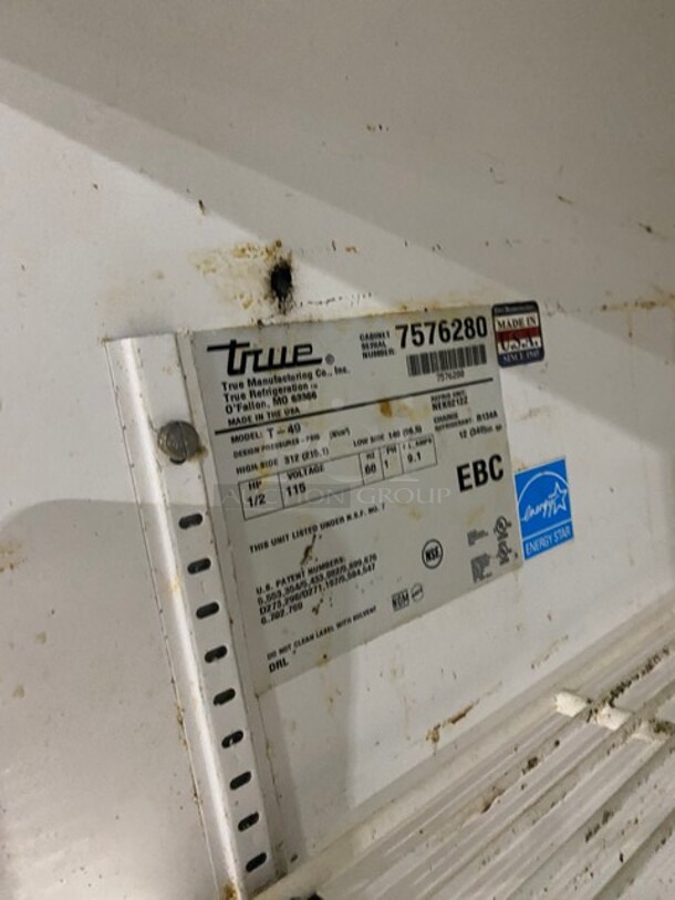 WOW! True Commercial 2 Door Reach In Refrigerator! With Poly Coated Racks! All Stainless Steel! Model T49 Serial 7576280! 115V 1Phase! On Casters! WORKING WHEN REMOVED! - Image 7 of 9