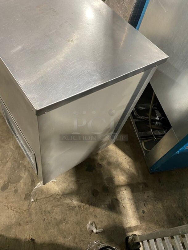 GZG Commercial 3 Door Lowboy/Worktop Cooler! All Stainless Steel! On Legs! 115V 60HZ 1 Phase - Image 4 of 8