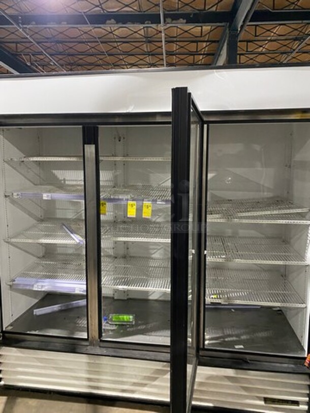 True Commercial 3 Door Reach In Cooler Merchandiser! With View Through Doors! Poly Coated Racks! Model: GDM72 SN: 12852882 115V 60HZ 1 Phase - Image 4 of 8