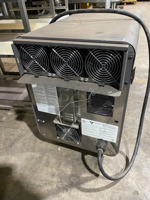 2016 Turbo Chef Commercial Countertop Rapid Cook Oven! On Small Legs! Model: NGO SN: NGOD28735 208/240V 60HZ 1 Phase - Image 4 of 8