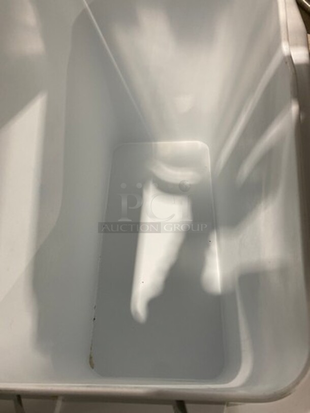 Rubbermaid White Poly Ingredient Bin! With Clear Lid! On Casters! - Image 6 of 8