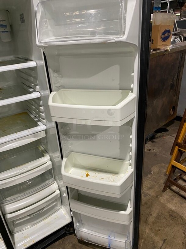 General Electric 2 Door Cooler & Freezer Combo! With Racks! With Water & Ice Dispenser! Model GSHF6HGDBCBB Serial 408999! 110/127V!  - Image 6 of 10
