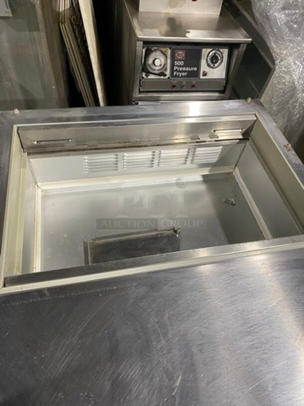 Beverage Air Commercial Refrigerated Sandwich Prep Table! With Single Door Storage Space Underneath! All Stainless Steel! On Casters! Model: SP27 115V 60HZ 1 Phase - Image 3 of 9
