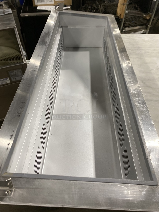 LEADER Commercial Refrigerated Pizza Prep Table! With 1 1/2 Door Storage Space Underneath! All Stainless Steel! On Casters! Model ESPT48 S/C Serial NP05C0836 115V/60Hz/1 Phase - Image 5 of 8