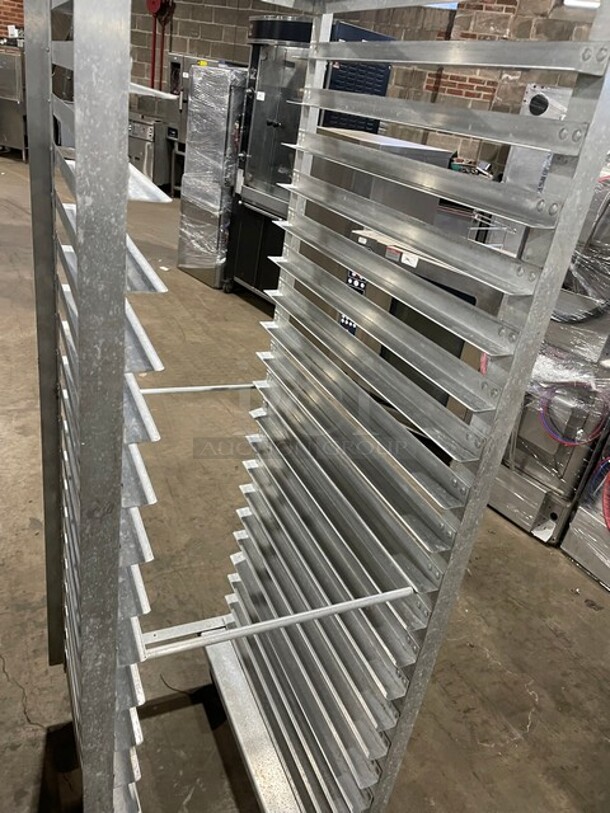 Metro Commercial 20 Pan End Load Transport Rack! On Casters! Model: RD3N!  - Image 5 of 7
