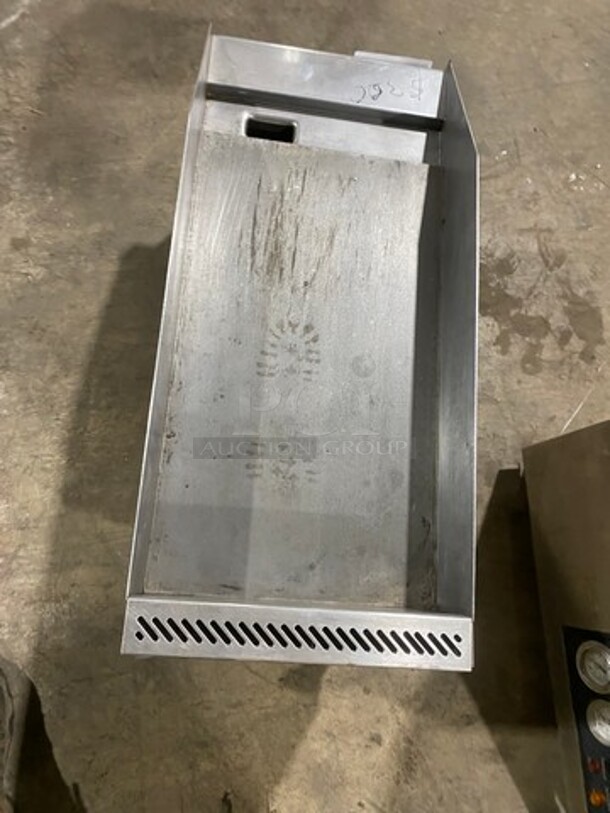 L & J Natural Gas Powered 12 Inch Flat Grill! Model JS1218N Serial 1512037! On Legs!  - Image 5 of 8