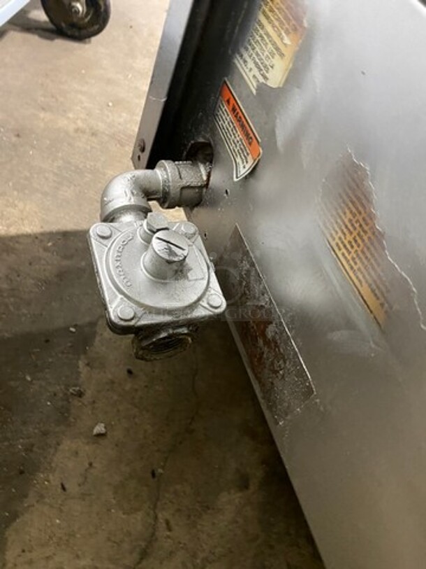 Vulcan Commercial Countertop Natural Gas Powered Char Broiler Grill! Stainless Steel Body! On Small Legs! - Image 8 of 8