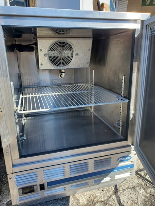Foilet Countertop Refrigerator.  - Image 3 of 6