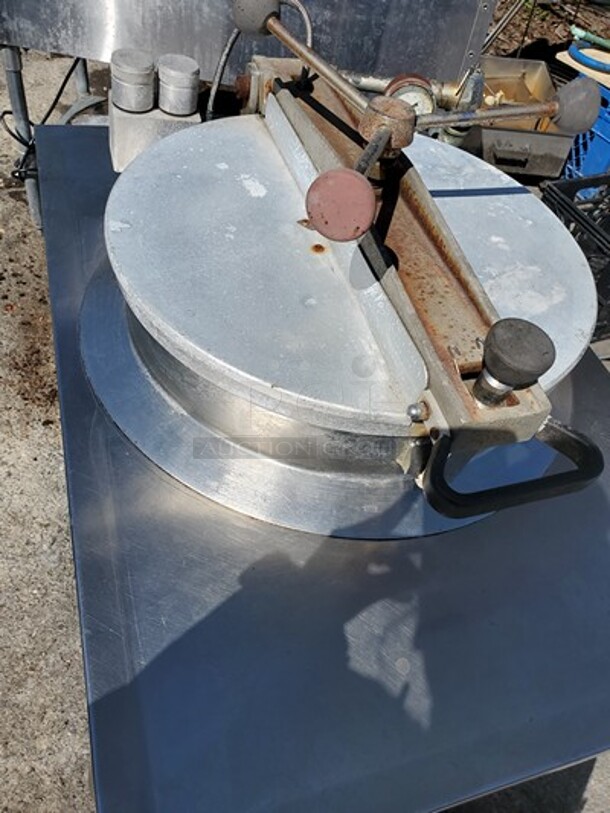 Electric Pressure Fryer  - Image 2 of 7