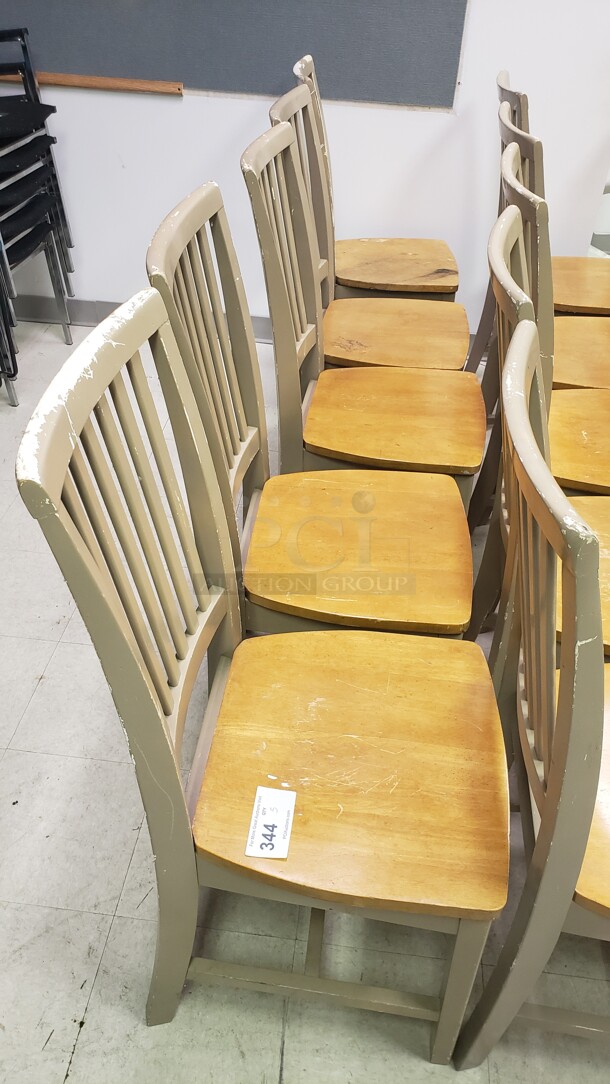 Lot of 5 Chairs

(Location 2) - Image 1 of 1