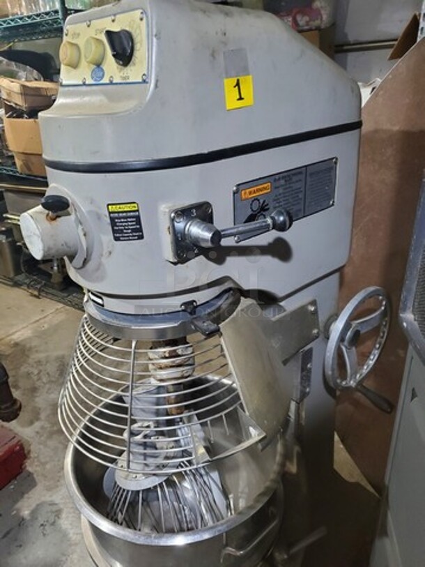 Pre-Owned Globe SP40 40Qt Floor Mixer W/ Guard & Accessories' includes; Bowl, Spiral Dough hook, flat beater, Wire whip, 208V/3Ph  - Image 2 of 5