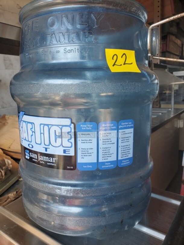 San Jamar® Heavy Duty Ice Tote - 6 Gallon - Image 2 of 2