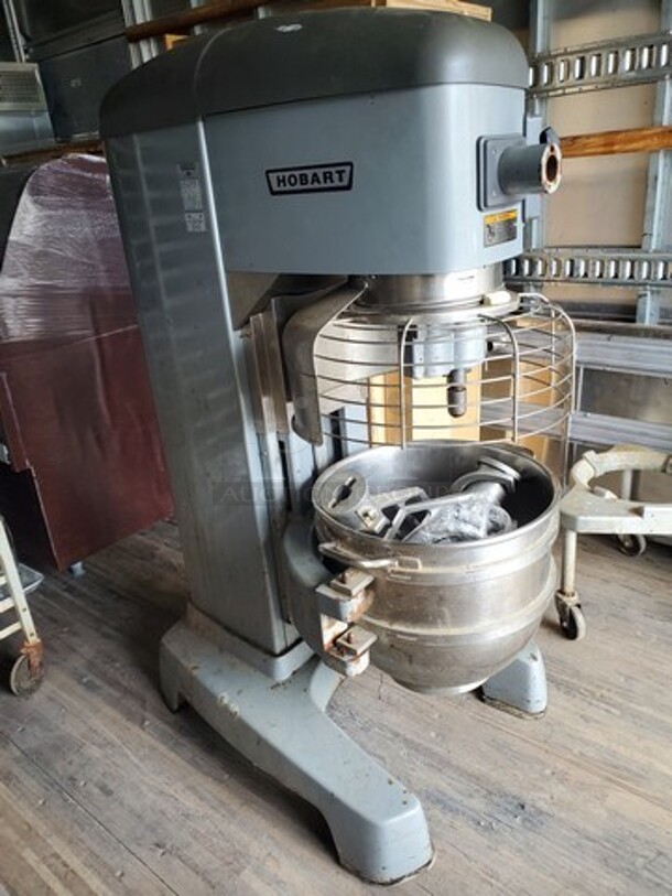 Hobart Legacy+ HL662 60 Qt. Planetary Floor Pizza Mixer with Guard 200-240V/1PH (Broken Knob) W/ Attachments
Includes bowl dolly - Image 7 of 10