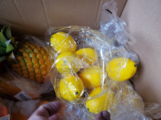 One lot of Plastic Fruit Decorations - Image 2 of 10