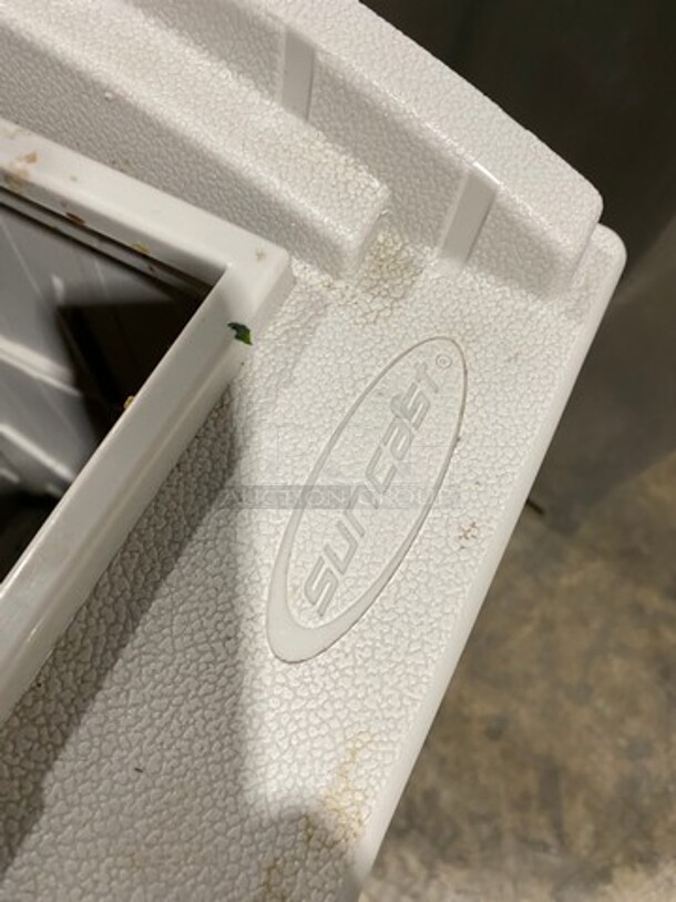 Suncast Outdoor Beige Poly Trash Can! With Hinged Lid! - Image 5 of 6