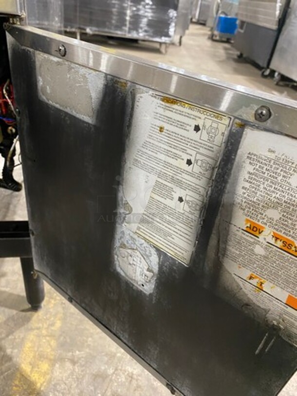 Pitco Commercial Gas Powered Split Bay Deep Fat Fryer! With 2 Small Frying Baskets! All Stainless Steel! On Legs! - Image 8 of 9