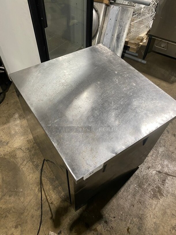 True Commercial Single Door Refrigerated Lowboy/Worktop Cooler! With Poly Coated Rack! All Stainless Steel! Model: TUC27 SN: 14441564! 115V 1Phase! - Image 9 of 9