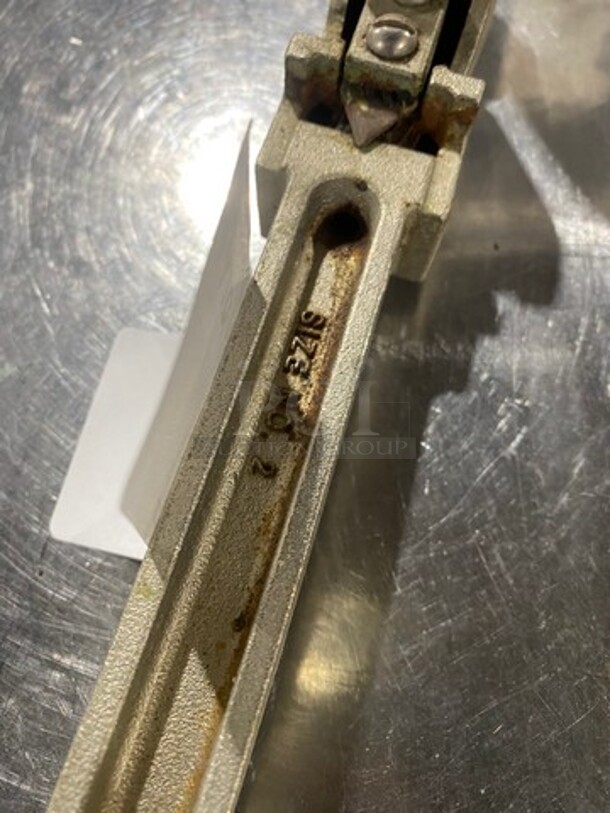 Manual Can Opener Size 2 !  - Image 4 of 4