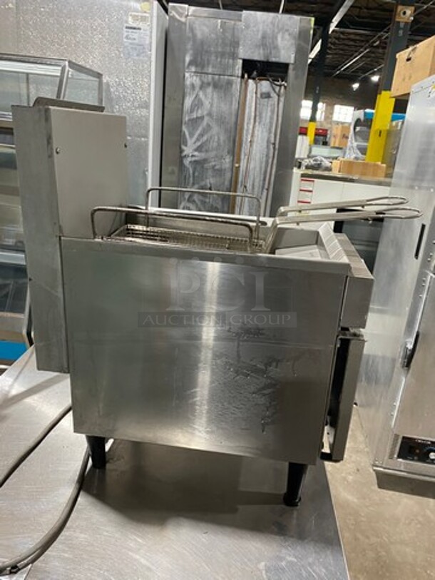 Cecilware Commercial Countertop Natural Gas Powered Deep Fat Fryer! With Back Splash! All Stainless Steel! On Small Legs! Model: GF10 SN: N804915 - Image 4 of 8