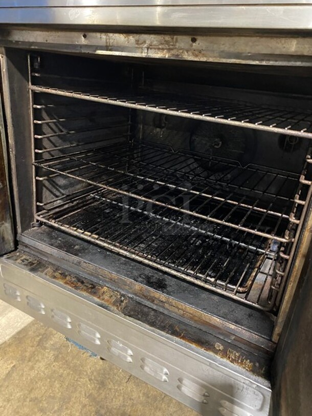 Blodgett Stainless Steel Commercial Full Size Convection Oven w/ Solid Doors, Metal Oven Racks and Thermostatic Controls. - Image 5 of 7