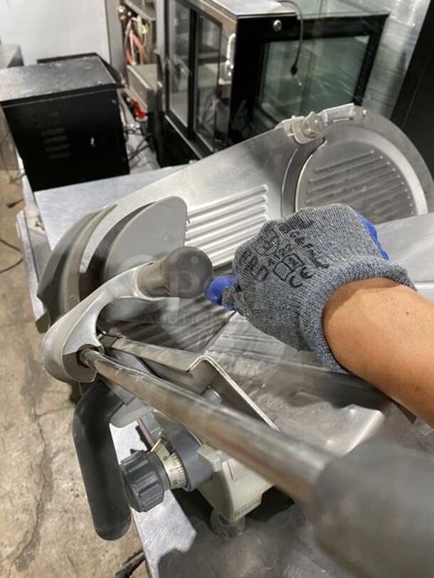 Hobart Stainless Steel Commercial Countertop Meat Slicer! MODEL 2812 SN: 631004071 120V 1PH - Image 6 of 9