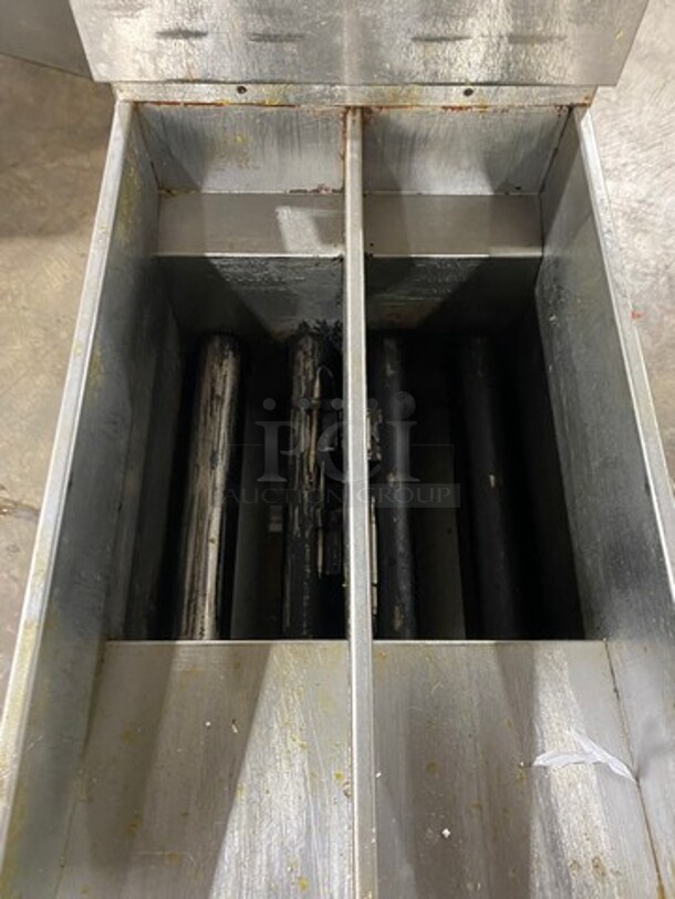Pitco Commercial Gas Powered Split Bay Deep Fat Fryer! With 2 Small Frying Baskets! All Stainless Steel! On Casters! Model: SG14T SN: G13FC030504 - Image 6 of 10