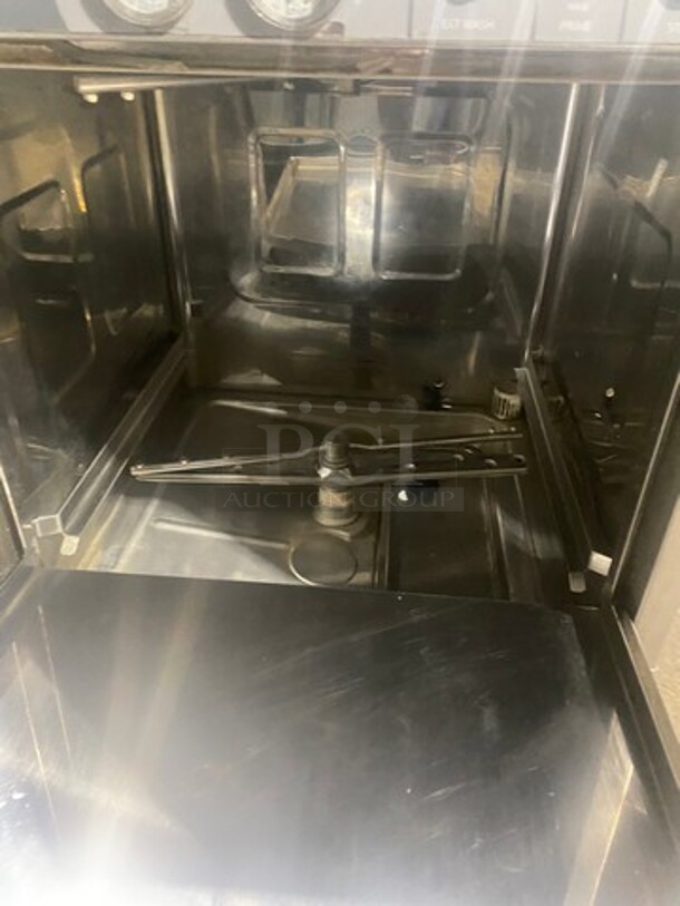 Champion Commercial Under The Counter Dishwasher! All Stainless Steel! Model: UH170B70 SN: W111128526 120/208/230V 60HZ 1 Phase - Image 5 of 9