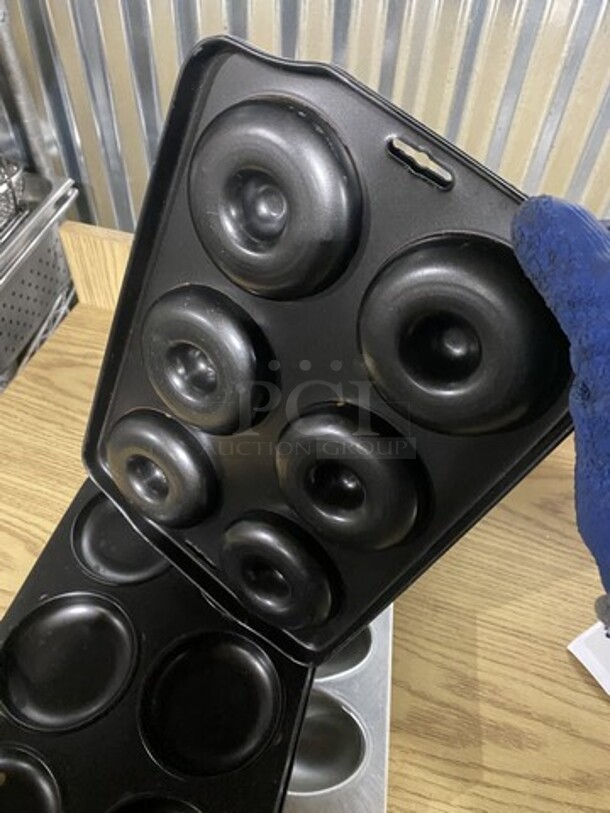 Muffin/CupCake Baking Pans! 5 X Your Bid! - Image 3 of 5