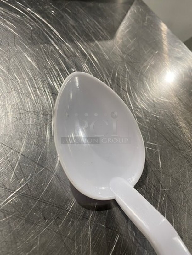 White Poly Serving Spoons! 9x Your Bid! - Image 3 of 5