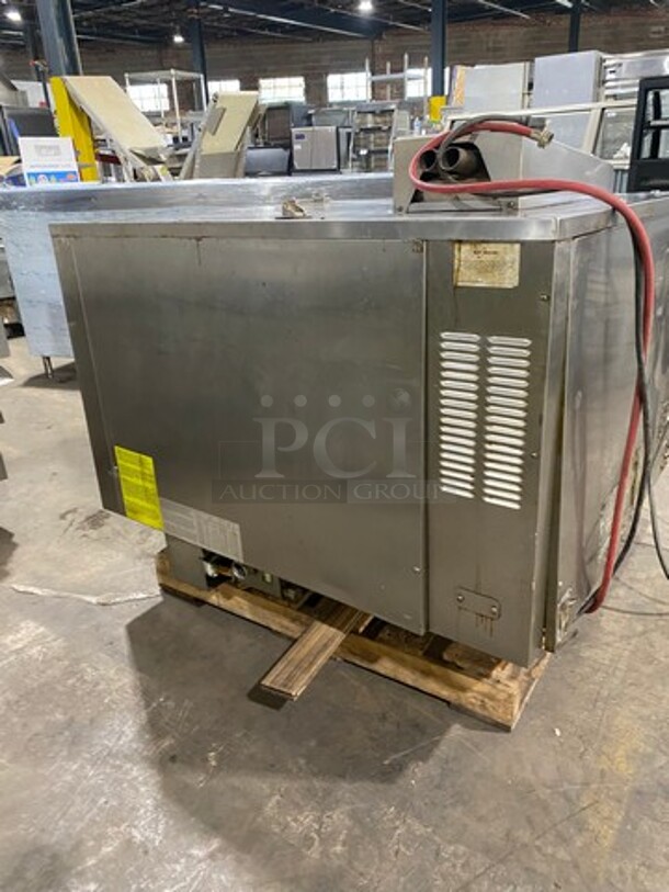 Alto Shaam Natural Gas Powered Combi Oven! With View Through Door! All Stainless Steel! On Legs! Model: 714ESGS SN: 10325281016 - Image 3 of 10