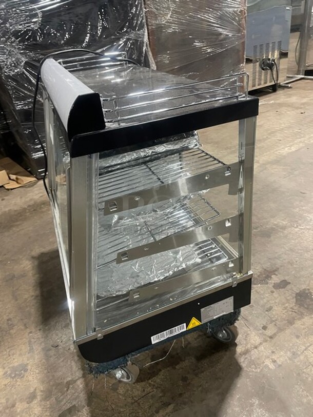 Late Model 2023! Marchia 34" Heated Countertop Display! With Rear Sliding Doors! With Metal Racks! 110-120V! Model: MHCC136! - Image 2 of 8