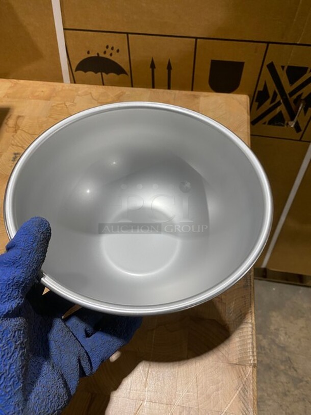 NEW! Vollrath 3QT Stainless Steel Mixing Bowls! 6x Your Bid! MODEL 69030 SN: 029419038336 - Image 4 of 7