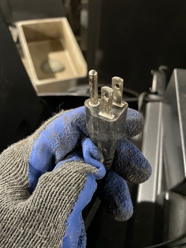 Royal Touchscreen Cash Register! MODEL TS1200MW SN:150901462 115V/60Hz - Image 5 of 7