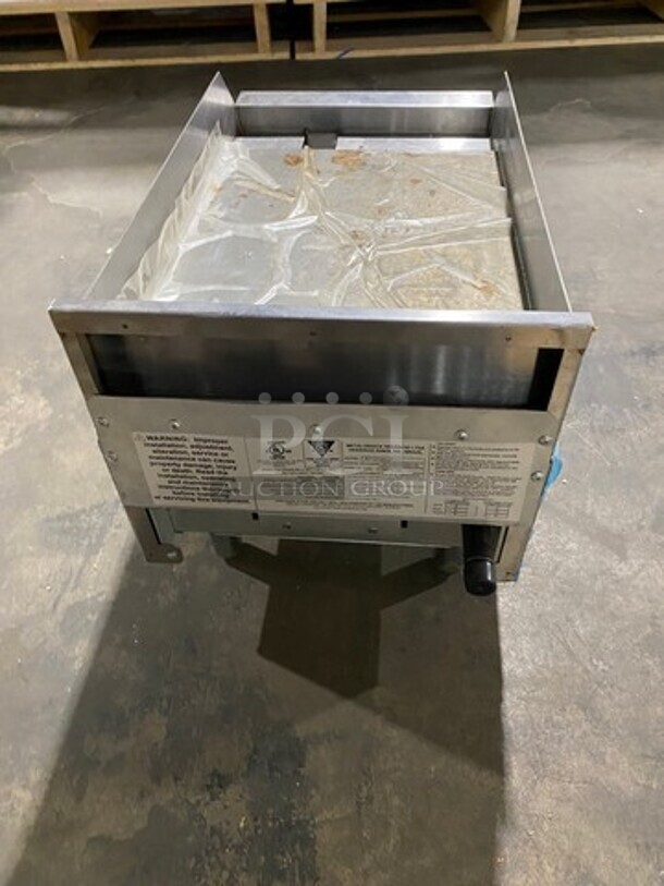 WOW! NEW! Rocket Commercial Countertop Gas Powered Flat Top Griddle! With Back And Side Splashes! All Stainless Steel! On Legs! Model: RCPGT15GCT - Image 3 of 7