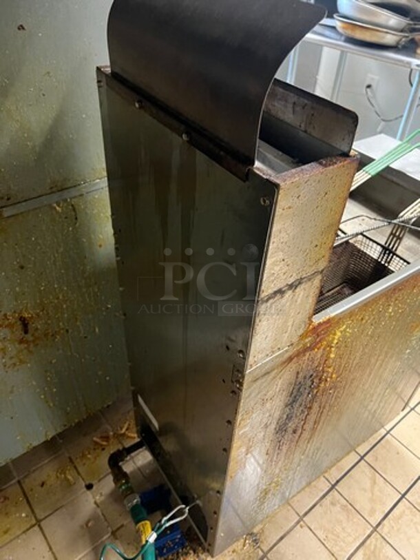 Frymaster Commercial Natural Gas Powered Deep Fat Fryer! With 2 Frying Baskets! With Backsplash! All Stainless Steel! On Casters! WORKING WHEN REMOVED! - Image 7 of 8