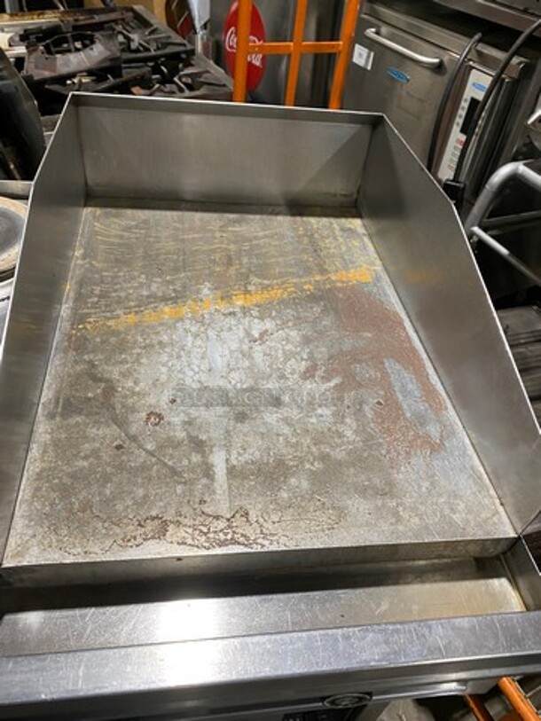 WOW! Lang Commercial Electric Powered 2 Burner Stove With Right Side Flat Griddle! Griddle Has Back And Side Splashes! With Oven Underneath! Metal Oven Racks! All Stainless Steel! Model: RT30G208VCF SN: RT300609A0029 208V 60HZ 3 Phase - Image 7 of 12