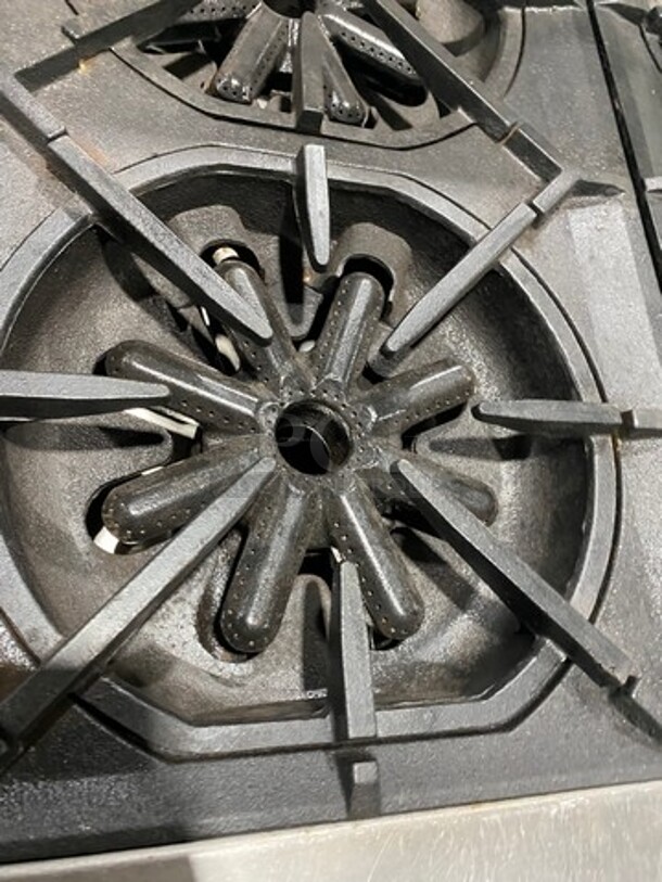Garland Commercial Natural Gas Powered WIDE BODY 4 Burner Stove! With Oven Underneath! All Stainless Steel! With Raised Back Splash! GREAT FOR BIG POTS! On Legs! - Image 6 of 10