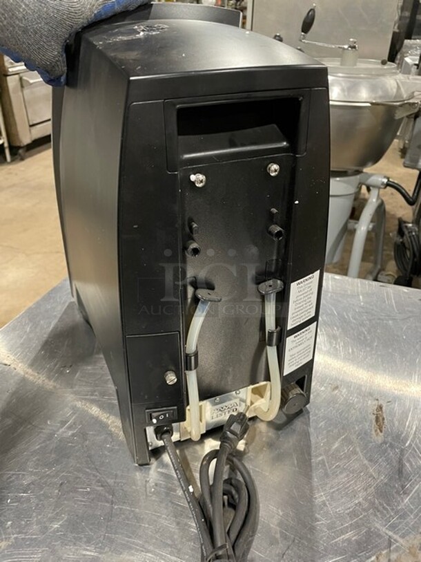 Keurig Countertop Coffee Brewing Machine! Model B200 Serial E305421! 120V! - Image 4 of 8