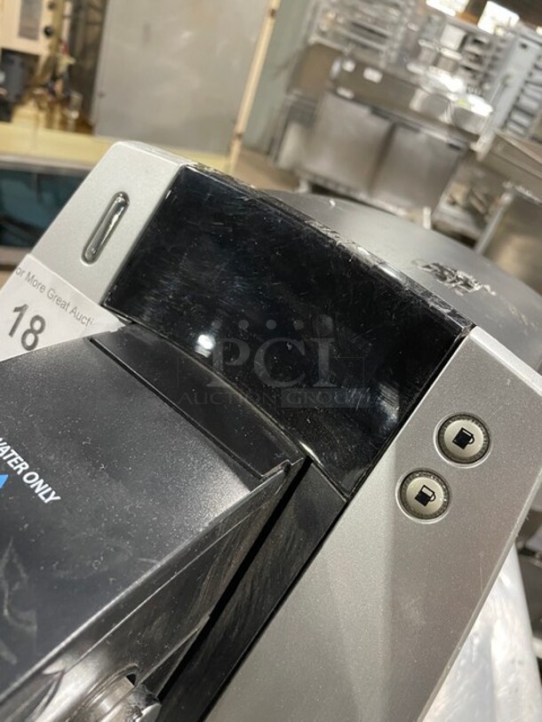 Keurig Countertop Coffee Brewing Machine! Model B200 Serial E305421! 120V! - Image 6 of 8