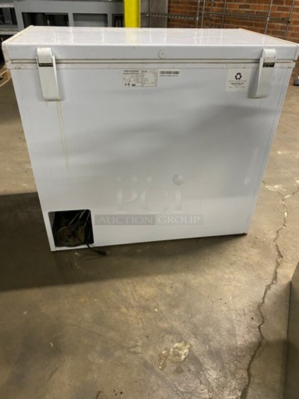 Haier White Commercial Chest Freezer/ Cooler! Model: IICM071PA SN: B300GJE5600WTDCR2117 115V 60HZ - Image 4 of 8