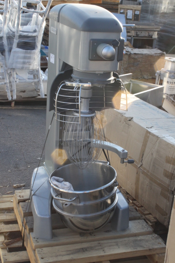 BRAND NEW SCRATCH & DENT! Hobart Legacy+ HL300-1 30 Qt. Planetary Floor Mixer with Guard & Standard Accessories - 200-240V, 3 Phase, 3/4 hp. S/N: 31-1672-011. Arm is on the right side is broken.  - Image 4 of 7