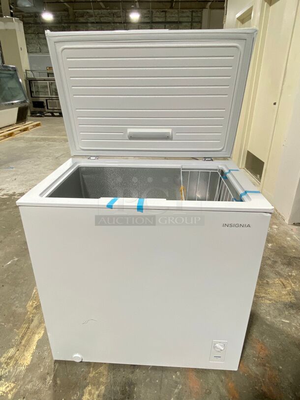 Brand New Scratch & Dent Insignia 7 Cu. Ft. Chest Freezer, White
 - Image 1 of 6