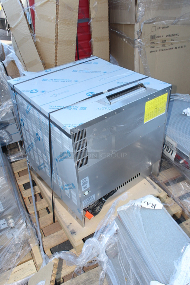 BRAND NEW SCRATCH & DENT! Moffat G32D5-1-N Turbofan Single Deck Full Size Natural Gas Digital Convection Oven with Steam Injection - 110-120V, 1 Phase, 33,000 BTU. Inside Glass is broken, Exterior glass is fine. 28-7/8x31-7/8x35-7/8 - Image 7 of 7