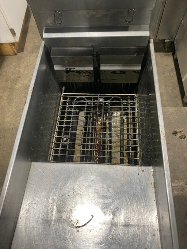 Pitco Soltice Series Electric Powered Deep Fat Fryer! w/ Digital Control -Electric Powered! 208V! 3phase! MN:SFSE14-8
SN EO8FE022897! On casters!  - Image 5 of 9