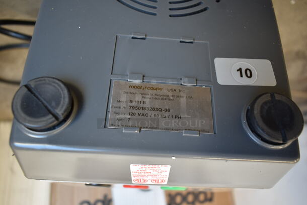BRAND NEW SCRATCH AND DENT! Robot Coupe R 101 B Metal Commercial Countertop Food Processor w/ Bowl, Lid and S Blade. 120 Volts, 1 Phase. Tested and Working! - Image 3 of 5