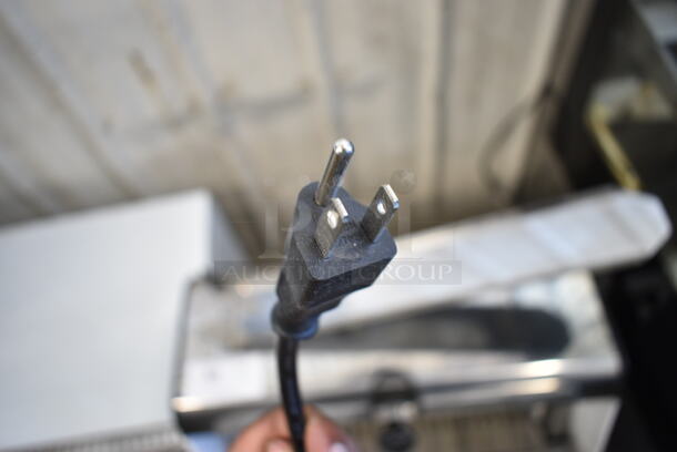 BRAND NEW SCRATCH AND DENT! Estella 348BSL34 Metal Commercial Countertop 3/4" Bread Loaf Slicer. 110 Volts, 1 Phase. Tested and Working! - Image 3 of 5