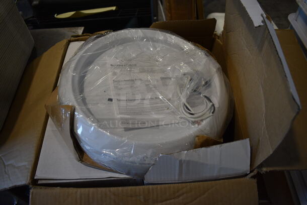 ALL ONE MONEY! Lot of 4 BRAND NEW TCP 140BODY15 Light Fixtures - Image 5 of 9