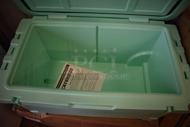 BRAND NEW IN BOX! CaterGator CG65SF Poly Insulated Seafoam 65 Qt. Rotomolded Extreme Outdoor Cooler / Ice Chest. 31x18x17 - Image 5 of 7