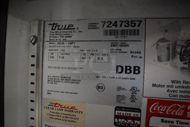 2012 True GDM-10PT Metal Commercial Single Door Reach In Pass Through Cooler Merchandiser w/ Poly Coated Racks. 115 Volts, 1 Phase. Tested and Does Not Power On - Image 4 of 4