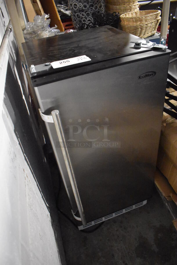 BRAND NEW SCRATCH AND DENT! KoolMore BIM75-BS Stainless Steel Commercial Self Contained Undercounter Ice Machine. 115 Volts, 1 Phase. 15x17.5x33 - Image 3 of 7